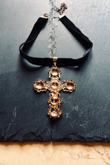 BOO CHOKER